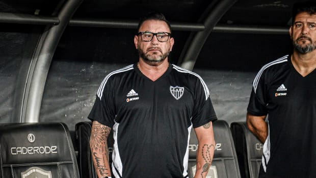 Antonio Mohamed dirigiendo al Atlético Mineiro